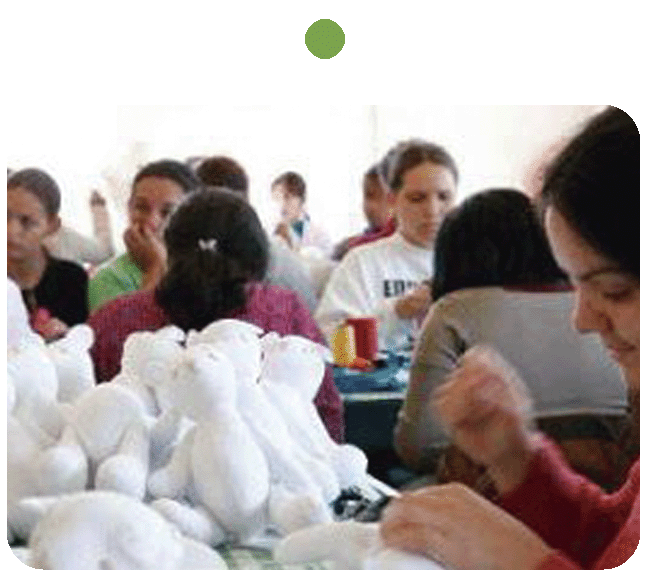 2002  Social work in collaboration with Orientavida NGO, in Potim-SP, Brazil.